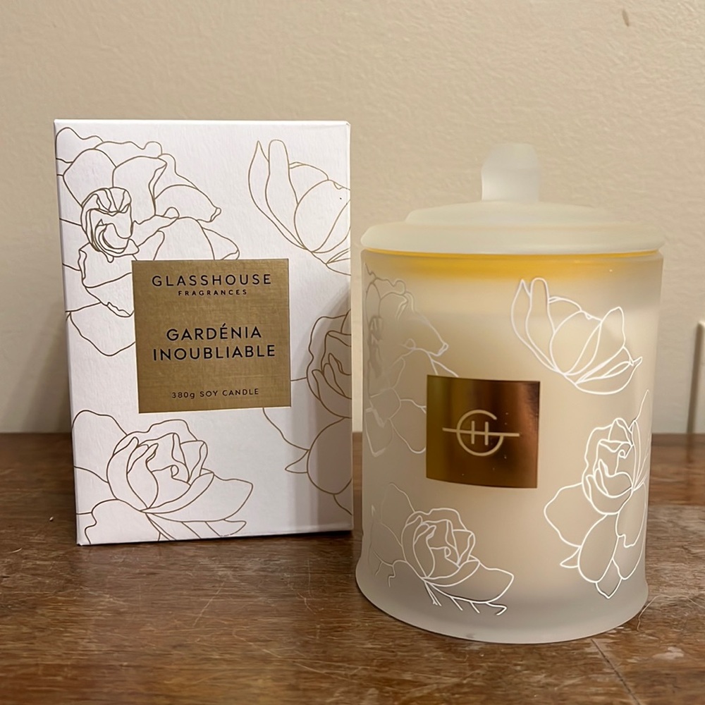 NIB! Glasshouse Gardenia Inoubliable Soy Glass Jar Double Wick Candle 13.4 oz